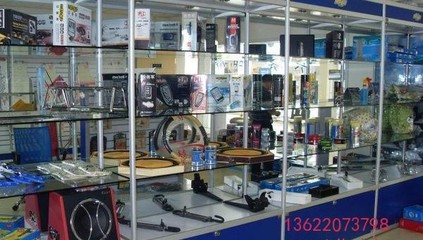 天津汽车4S店货架系统全解析 从汽配城货架到导航展柜的专业布局